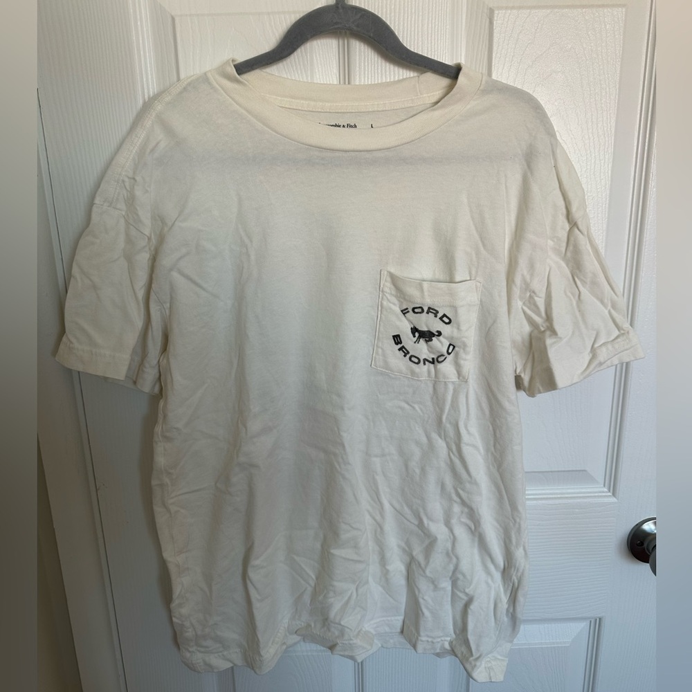 Ford Bronco - Abercrombie & Fitch Cream Pocket Tee